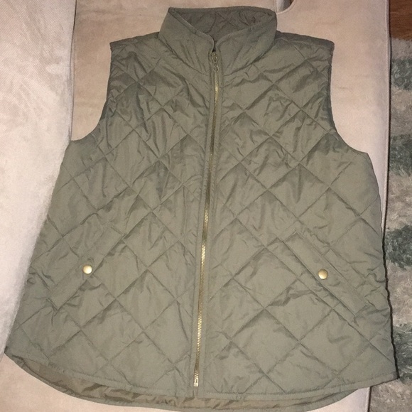 GAP Jackets & Blazers - GAP Quilted Vest